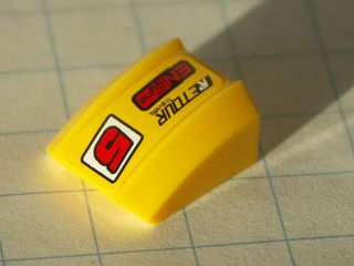 30602pb038R - Slope, Curved 2 x 2 Lip with Red '5' and Black 'RETOUR' and Red 'ENgyne' Pattern Model Right side (Sticker) - Set 8122