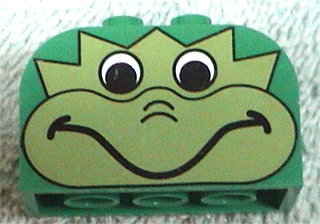 4744px13 - Slope, Curved 4 x 2 x 2 Double with 4 Studs with Frog Face Pattern