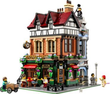 10350-1 - Tudor Corner