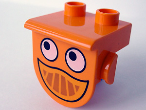 42236px1 - Duplo, Plate 1 x 2 with Overhang with Eyes and Smile Pattern (Bob the Builder Dizzy Face)