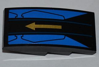 93606pb005 - Slope, Curved 4 x 2 with Gold Arrow on Black and Blue Background Pattern (Sticker) - Set 9442