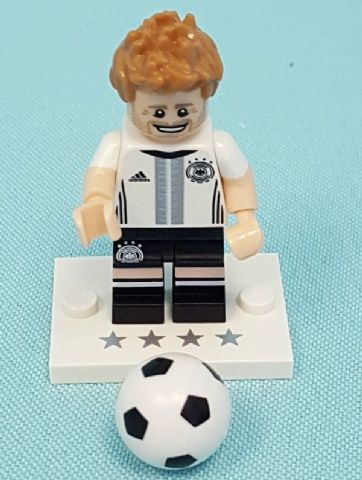 coldfb-5 - Benedikt Höwedes, Deutscher Fussball-Bund / DFB (Complete Set with Stand and Accessories)