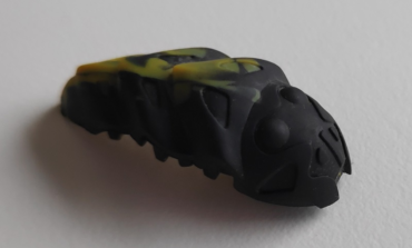 kraata2 - Bionicle Rahkshi Kraata Stage 2 with Marbled Pattern (list head color, describe the rest)